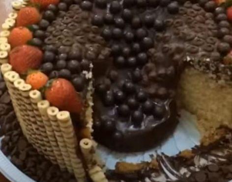 You’ll never run out of frosting with this cake – Video of the day