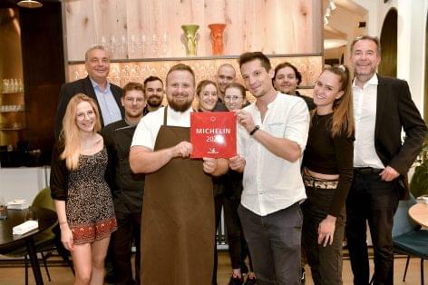 (HU) Átvették az elismeréseiket a legújabb budapesti MICHELIN-csillagos éttermek