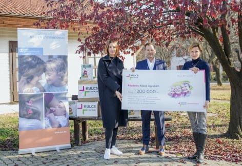 (HU) Epres Pannival indítja el jótékonysági programját a Kulcs Patikák