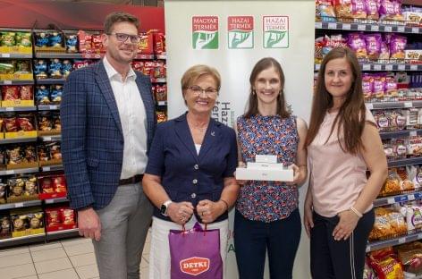 (HU) Két csomag Detki keksz vásárlásával Apple csomagot nyert egy budapesti kétgyermekes anyuka