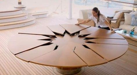 (HU) Asztal, amitől tátva marad a cateringes szája – A nap videója
