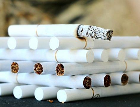 NAV: kétmillió forintnyi adózatlan cigarettát találtak az M1-es autópályán