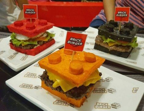 (HU) Burger és zsemle, mint két kicsi lego – A nap képe