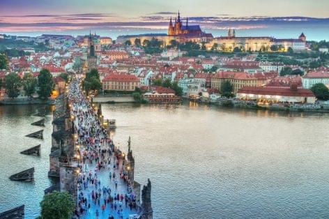 Nőttek a csehországi havi átlagbérek és a kiskereskedelmi forgalom