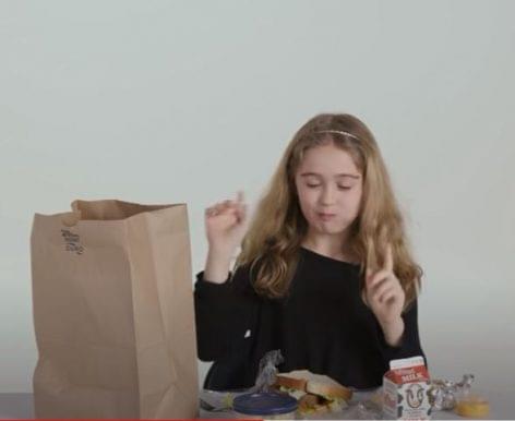 (HU) Milyen ételeket csomagoltak a gyerekeknek a 20. században – A nap videója