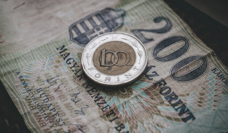 Forint strengthened on Monday