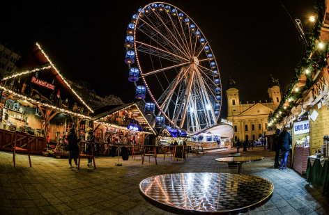 Vote for the most beautiful wooden house and the dearest seller of the Advent Fair in Debrecen!