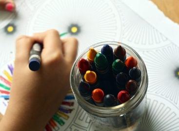 (HU) Mercator minta nélküli, fehér csomagolással ösztönzi a gyerekek kreativitását