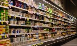 Az élelmiszeripar értékesítési árai 5,9 százalékkal alacsonyabbak voltak, mint tavaly áprilisban