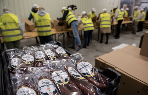 This year again, Mészáros Group is donating ten thousand food packages to those in need