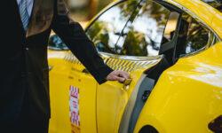 Amikor a HÉV túl zsúfolt: taxival ment haza a nyugdíjból élő influenszer