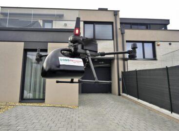 A drónos házhoz szállítás lehetőségeit teszteli a DODO és a Rossmann