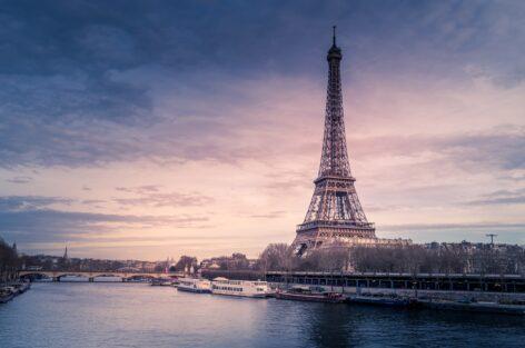 Párizsba tavaly visszatértek a turisták, de számuk még elmaradt a koronavírus-járvány előtti szinttől
