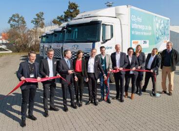 Hidrogén-meghajtású teherautókat tesztel a dm-drogerie markt Nürnbergben