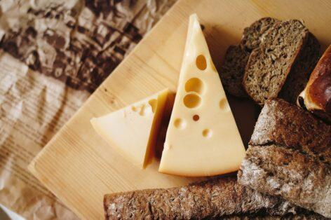 A Lidl hétfőtől a legnépszerűbb sajtok árát csökkenti