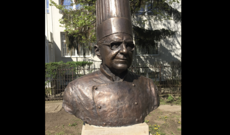 A város ikonikus mesterszakácsának szobrát avatták fel Debrecenben