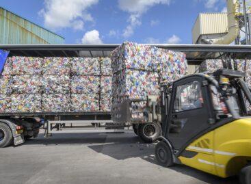 How does the recycling of aluminum cans contribute to the sustainable food industry?