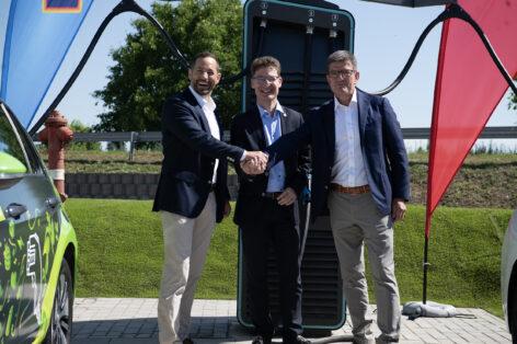 ALDI and E.ON are installing ultra-fast electric car chargers in Székesfehérvár, which will soon be followed by more