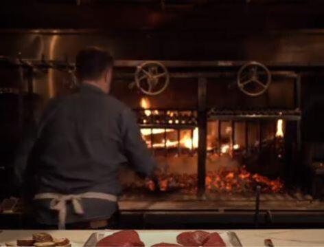 Lenyűgöző látványkemence a chicagói étteremben – A nap videója