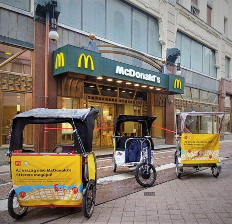 McDonald’s transports its guests by rickshaw