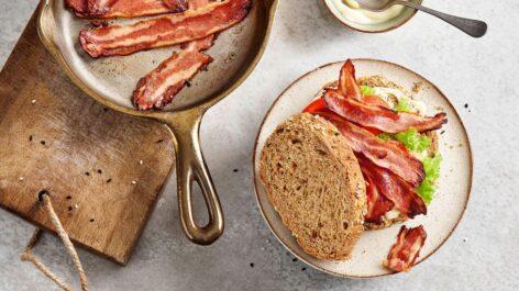 Új szabadalmaztatott technológiával készült vegán bacont fejlesztett az Unilever