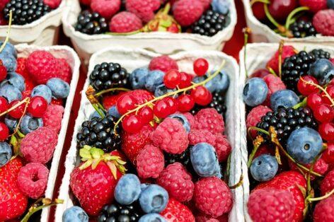 Red berries: cooling, refreshing flavors for warm summer days