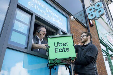 Pontokat gyűjthetnek a vásárlók a brit Co-op és az Uber Eats közös projektjében