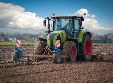 The government has already helped 136,000 farmers by paying the advance