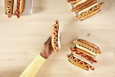 Megérkezett az ikonikus IKEA hot dog húsmentes változata