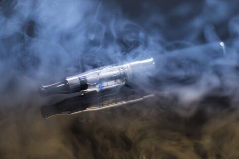 Betilthatja Franciaország az eldobható e-cigarettákat