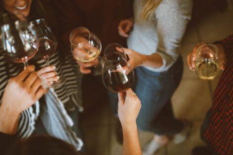 Gallup: az elmúlt 20 évben csökkent a fiatalok körében az alkoholfogyasztók aránya