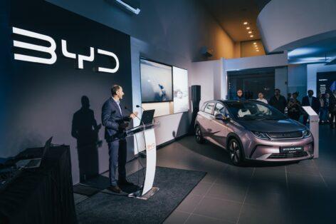 Megnyitotta BYD szalonját a Wallis Motor Duna, a kínai autógyártó három tisztán elektromos modellje érhető el a kereskedésben