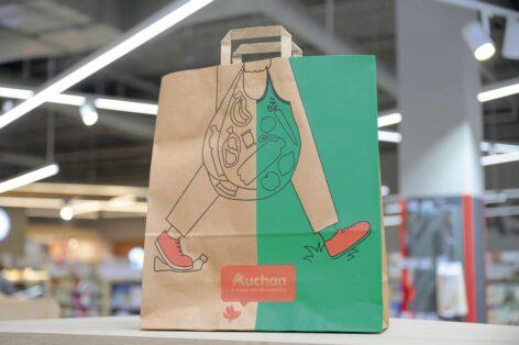 Új dizájnt kaptak a környezetbarát papírtáskák az Auchanban