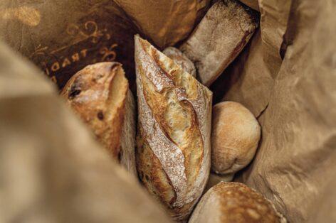 Októbertől csökken a francia kenyerek és pékáruk sótartalma