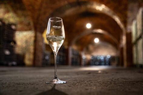 Különlegességek, amit aligha tudtál Magyarország legrégebbi pezsgőpincészetéről