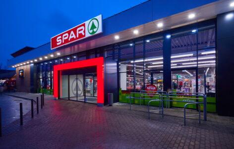 Új köntösben köszönti régi vásárlóit a másfél milliárd forintból modernizált újpesti SPAR szupermarket
