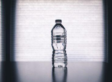 A palackozott víz műanyagtartalma sokszorosan magasabb, mint korábban hittük