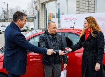 The grand prize of the joint Rossmann and Coty raffle was presented