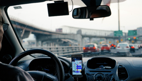 Az Uber visszatér Budapestre: együttműködésben a Főtaxival