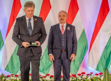 Béla Ágoston, director of raw material procurement at Univer, was awarded the Hungarian Golden Cross of Merit