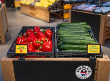 Eltávolítja a holland Jumbo a műanyagcsomagolást egyes zöldségtermékeiről