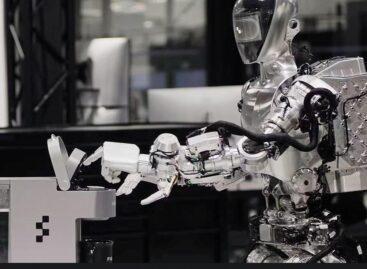 Tesla will use humanoid robots from next year