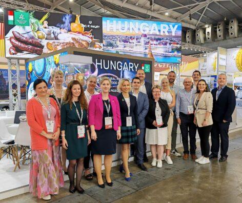 FHA Singapore has opened, six exhibitors at the stand of the Agricultural Marketing Center