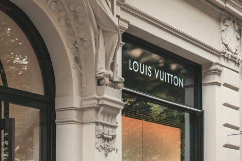 The quarterly income of the world’s largest luxury goods manufacturer, LVMH, decreased