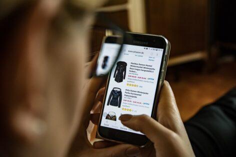 Consumers continue to blend in-store, online shopping methods