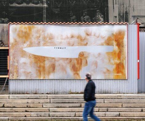An even more special outdoor advertisement of a special chef’s knife – Picture of the day