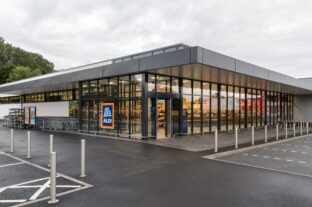 Több mint ezer munkavállalót toboroz az Aldi az Egyesült Királyságban