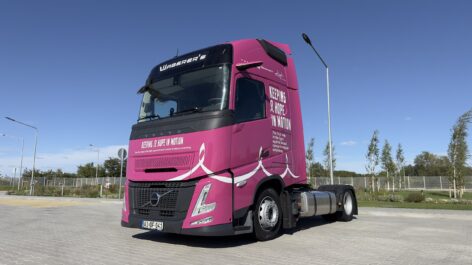 Különleges kamionokat indít útnak a Waberer’s és a Volvo Trucks a mellrák elleni küzdelem jegyében