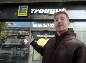 Famous YouTube star donated the entire stock of an Edeka store in Berlin to those in need