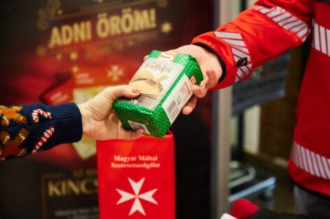 Adni Öröm! – nehéz sorsú embereknek gyűjtenek tartós élelmiszereket a SPAR-üzletekben